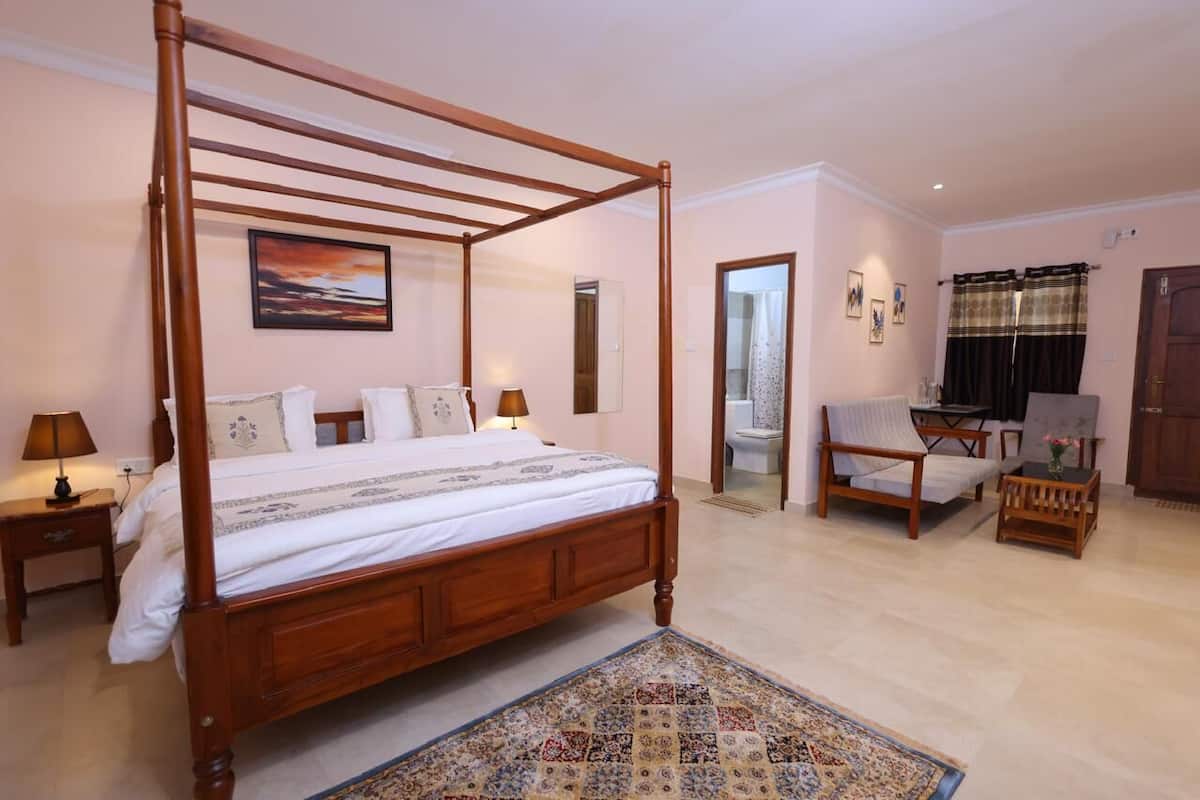 Superior Suite | Desk, laptop workspace, free WiFi