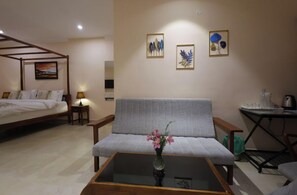 Bureau, espace de travail pour ordinateur portable, Wi-Fi gratuit