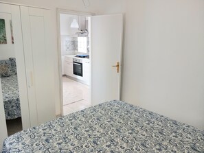 1 slaapkamer, een strijkplank/strijkijzer, reisbedje, wifi