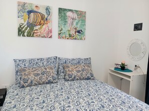 1 chambre, fer et planche à repasser, lit parapluie, Wi-Fi