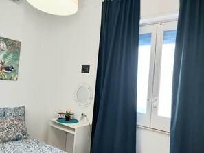 1 bedroom, iron/ironing board, travel crib, WiFi - Beachfront, ToluAmmare is the right place to spend your vacation. (ISPICA (RG))