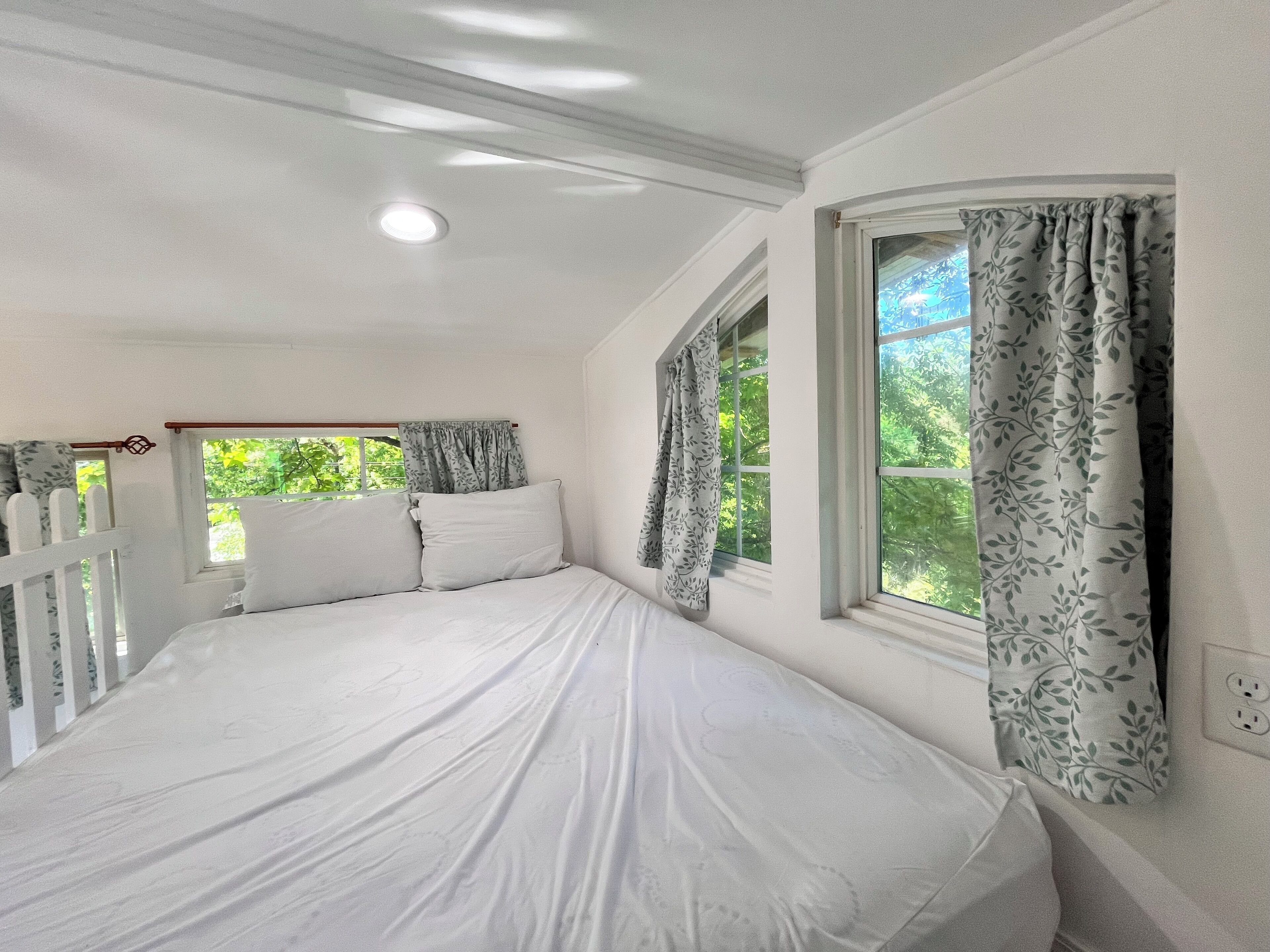 1 sovrum och sängkläder