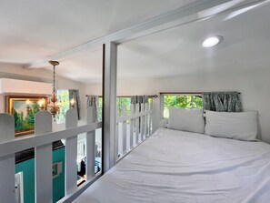 1 dormitori i roba de llit