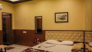 Deluxe Room | Bathroom | Slippers