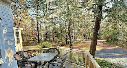 Walk to Beach/Close to Town and Restaurants, 3-bedroom house in Brewster with AC