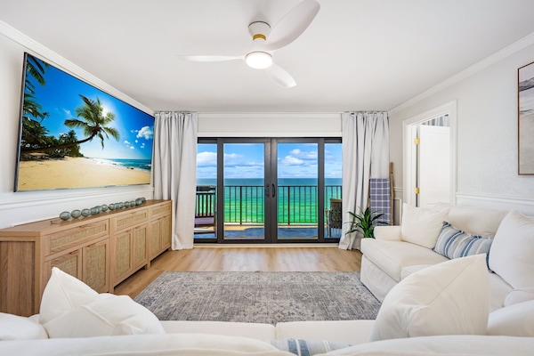 Living area with amazing views