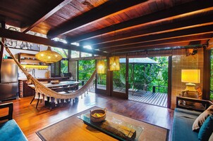 Loft superior, vista para o jardim | Área de estar