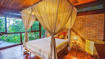 Superior-ullakkohuoneisto, näköala puutarhaan | 1 makuuhuone, tallelokero huoneessa, ilmainen Wi-Fi