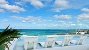 Outdoor pool - GardenSuite at Aqualara Villa w/ shared Rooftop Infinity Lounge Pool & Patio (Providenciales)