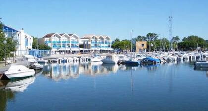 House 3 bedrooms Lake sand beach port