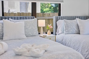 4 bedrooms, iron/ironing board, WiFi, bed sheets
