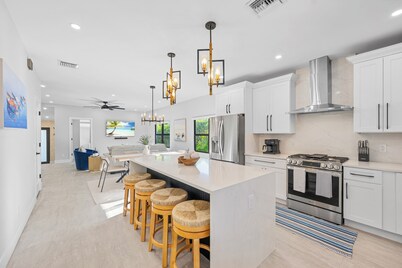 NEW Reno! Sleeps 14 + Heated Pool + 5 min to downtown!