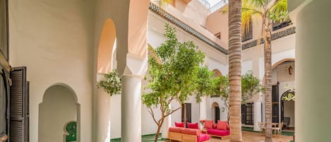 Habitació doble econòmica, vistes a la piscina | Sala d'estar