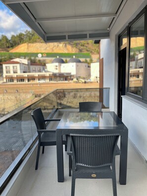 Standardzimmer, Stadtblick | Terrasse/Patio