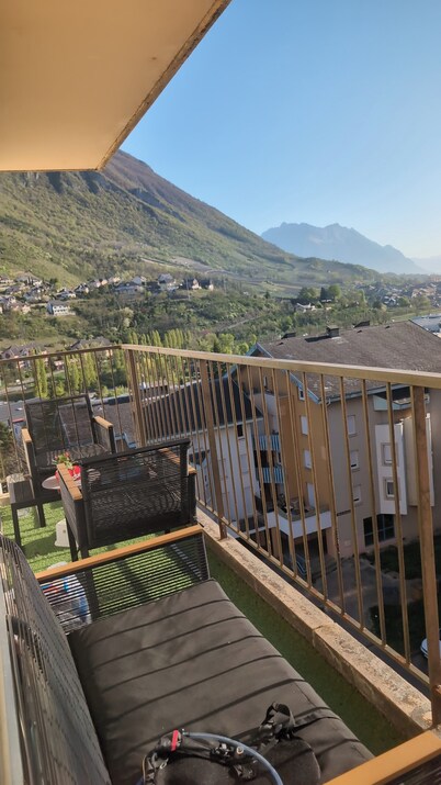 Large apartment for families or friends. Between mountains and lakes