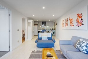 Unclassified image, 3 of 27, button - Cityscape Delight with Skyline View | Free Parking (Auckland CBD)