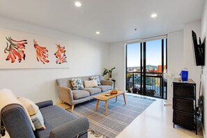 Unclassified image, 4 of 27, button - Cityscape Delight with Skyline View | Free Parking (Auckland CBD)