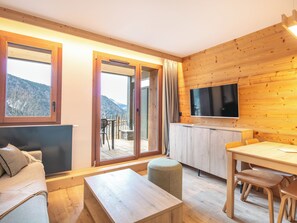 Appartement 2 pièces 4 personnes | Living area | 50-cm flat-screen TV with cable channels - Les Hauts de Vaujany - Vacancéole (Vaujany)