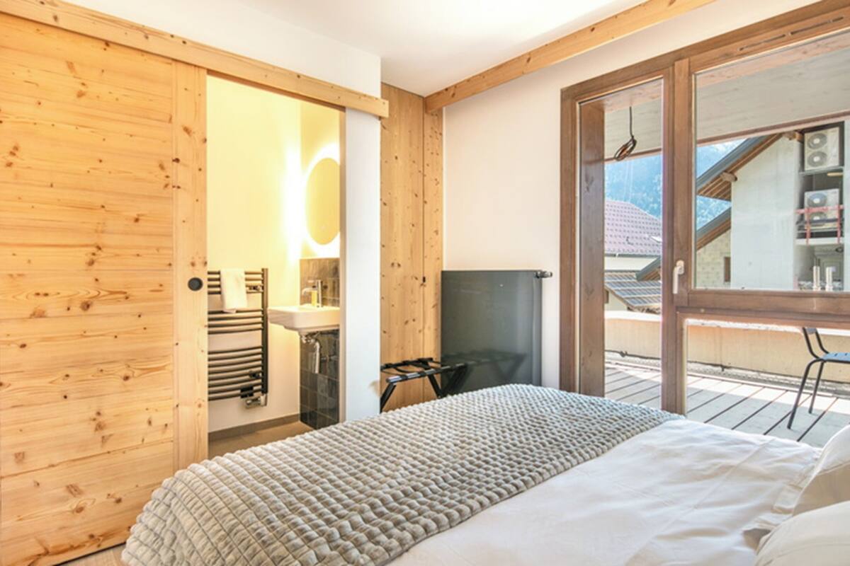 1 bedroom, blackout curtains, free cots/infant beds, free WiFi