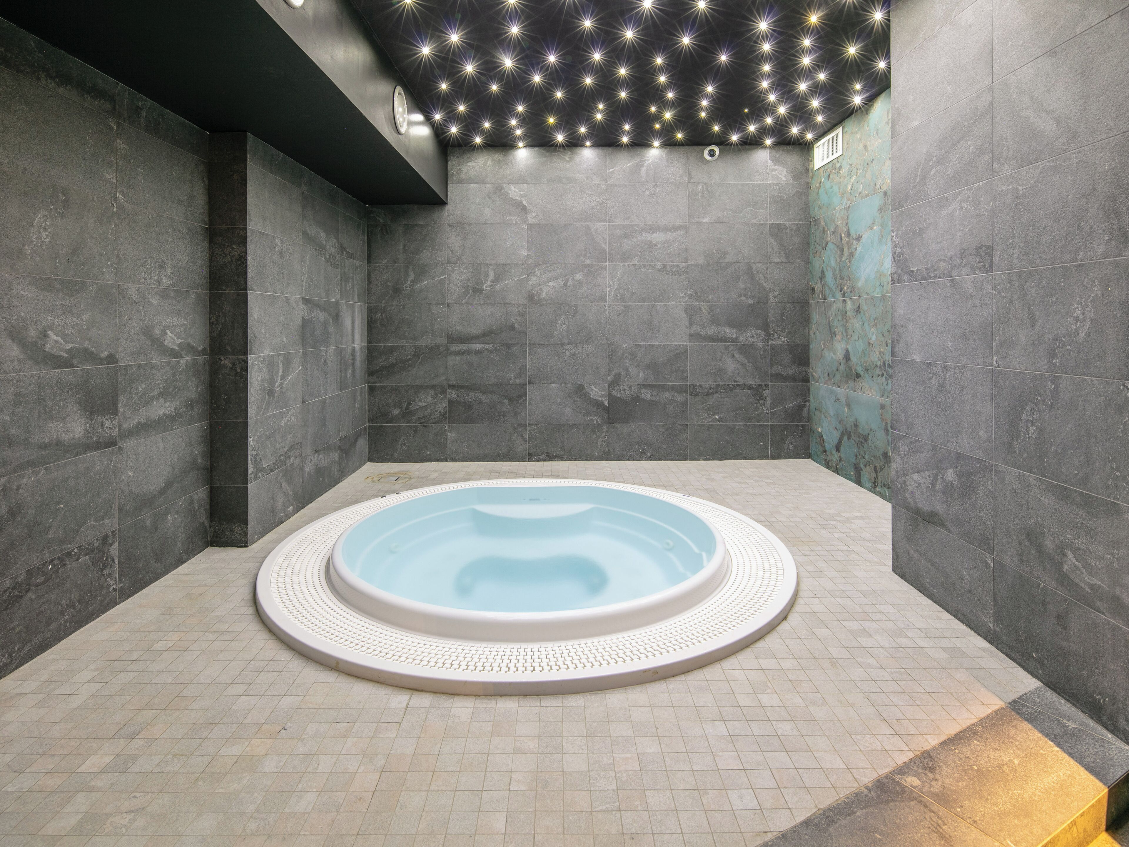 室內 Spa 池