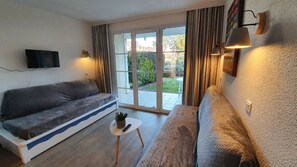 Apartment, Patio, Sea View | Living area