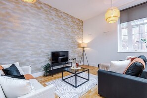 TV - Charming 2 bed in York - Sleeps 6 (York)