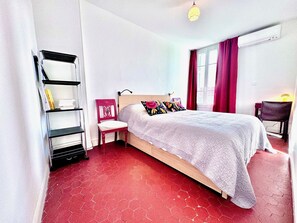 واي فاي مجانًا وملاءات أسرّة