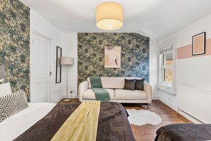 2 habitaciones, tabla de planchar con plancha y acceso a internet 