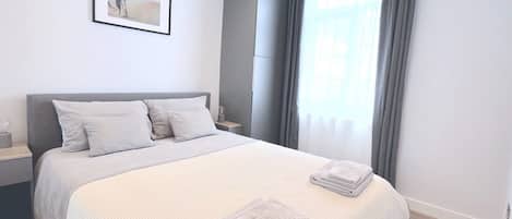 2 quartos, ferros/tábuas de passar roupa, Wi-Fi, roupa de cama