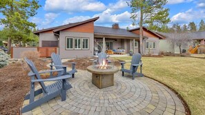 Terrace/patio - On the river with spectacular views of the big Des (Bend)