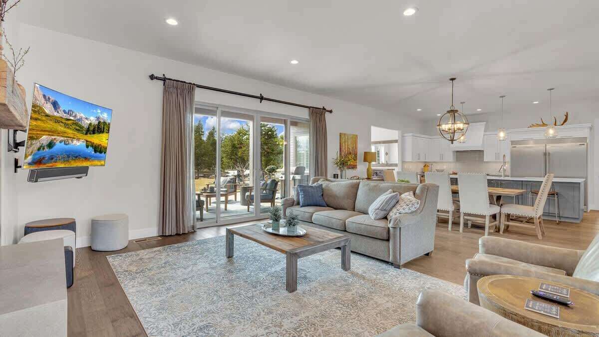 TV, fireplace, offices