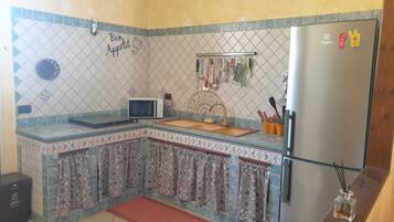 Macchina per tè/caffè, frullatore, pentole/stoviglie/utensili, spezie