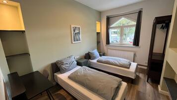 Classic Apartment, 3 Bedrooms, Kitchen | 3 bedrooms, blackout drapes, free WiFi