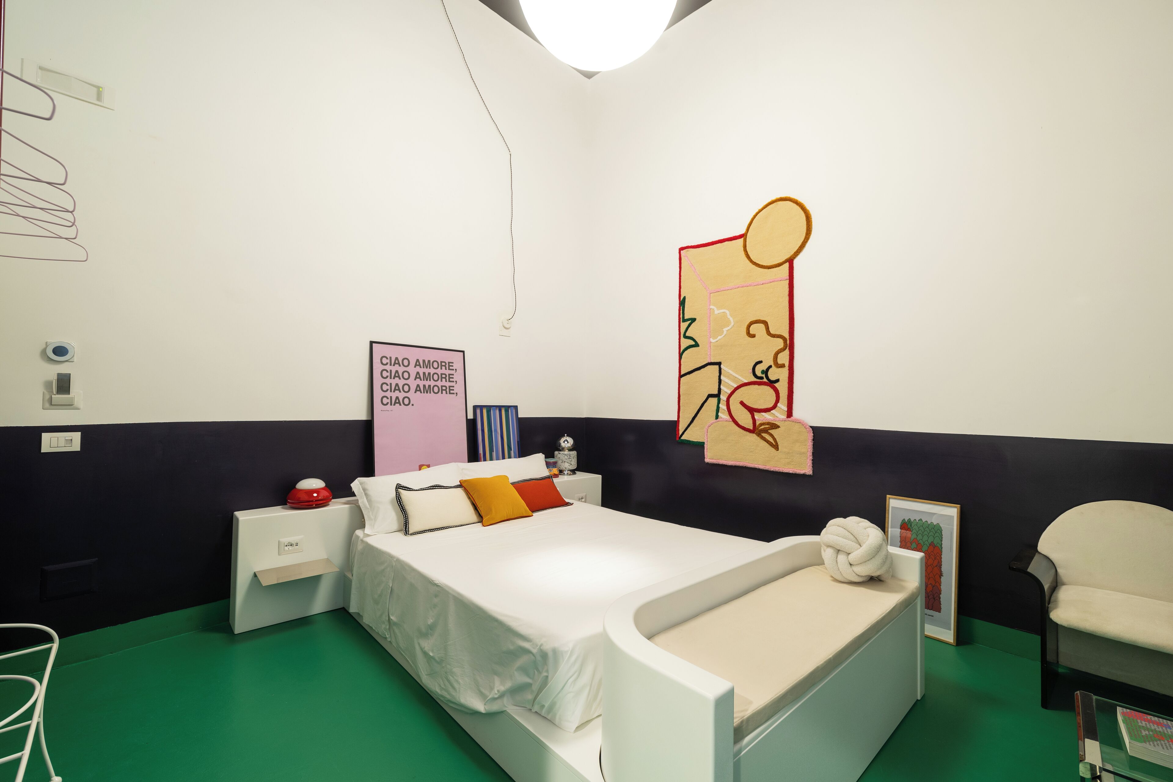 Free WiFi, bed sheets