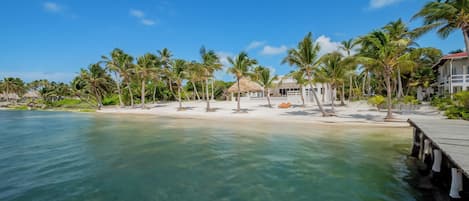 Am Strand, Liegestühle, Strandtücher