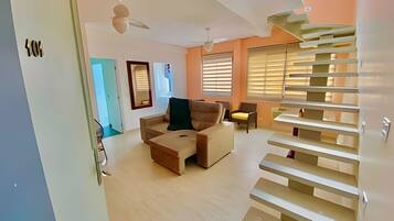 Apartment | Wohnbereich | Fernseher