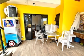 Apartment | Outdoor dining