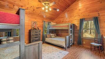 Cabin, nhiều giường, bồn tắm nước nóng, quang cảnh núi (Peace of Paradise) | 3 phòng ngủ, trang trí khác biệt