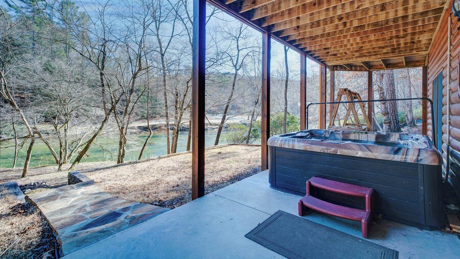 New! Riverfront Retreat Sleeps 12 Ellijay