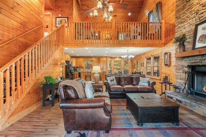 New! Riverfront Retreat Sleeps 12 Ellijay
