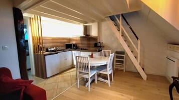 Comfort Apartment, Garden View | Private kitchen