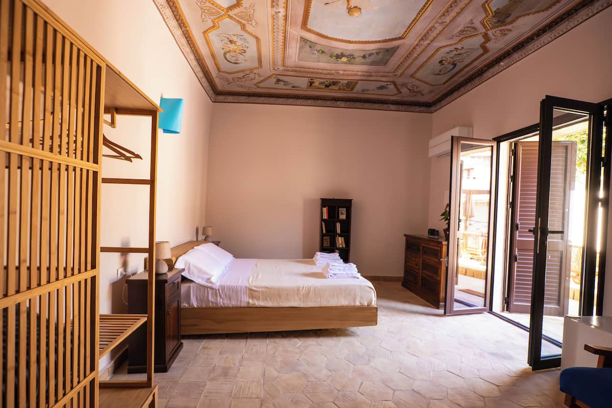 Chambre Quadruple Luxe, salle de bains privée, vue jardin