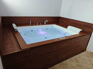 Luxury Quadruple Room, Private Bathroom, Garden View | Bathroom - Villa Amoroso - Ospitalità Mediterranea (Agrigento)