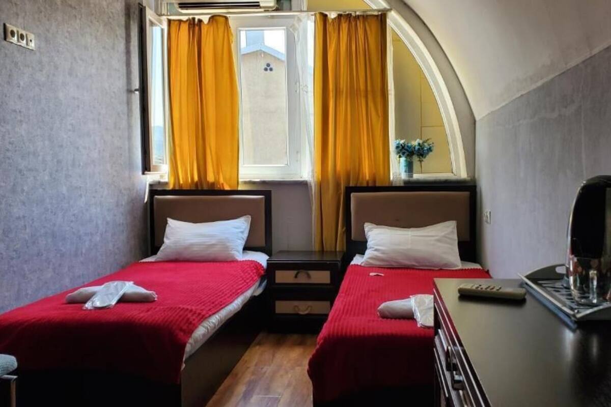 Standard Twin Room | Minibar, desk, laptop workspace, soundproofing