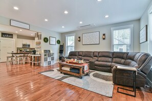 Living room - The Montreat House (Black Mountain)