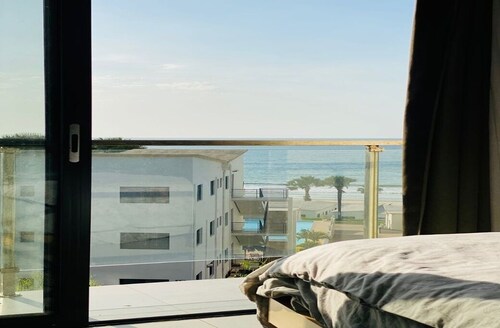 Modern 2 bed seaview Apartment/Aquaview