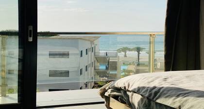 Modern 2 bed seaview Apartment/Aquaview
