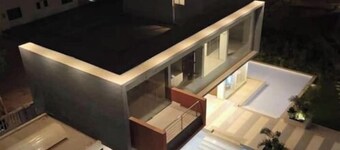 Modern 2 bed seaview Apartment/Aquaview