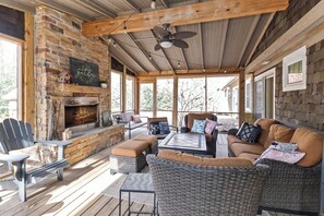 スマートテレビ、暖炉