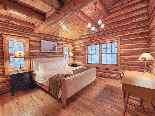 4 bedrooms, desk, iron/ironing board, WiFi